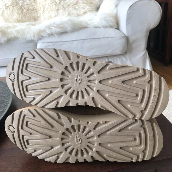 Women's Chestnut UGG Kristin wedge boots - Picture 3 of 7